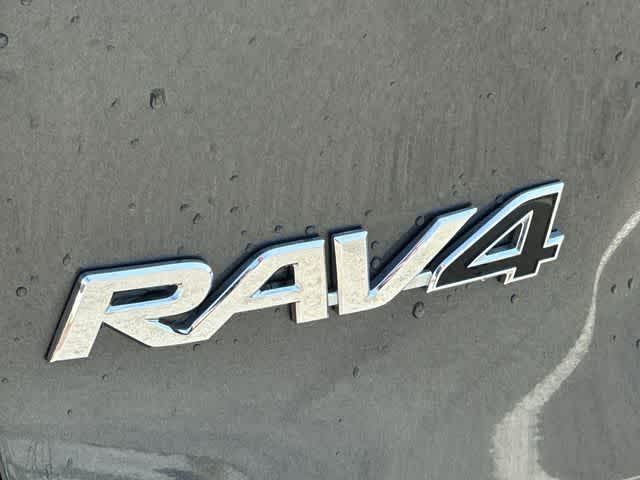 Thumbnail: 2022 Toyota RAV4 - 17
