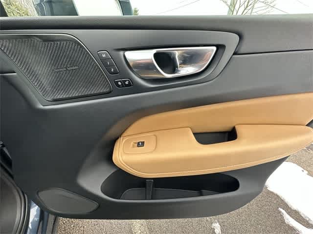 Thumbnail: 2023 Volvo XC60 - 25