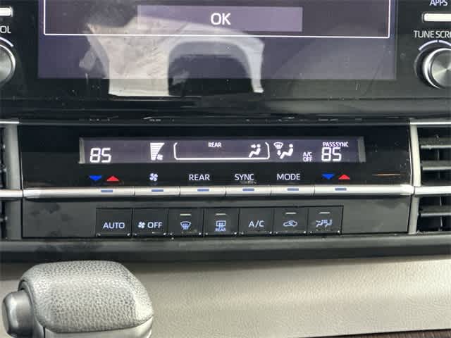 Thumbnail: 2021 Toyota Sienna - 15