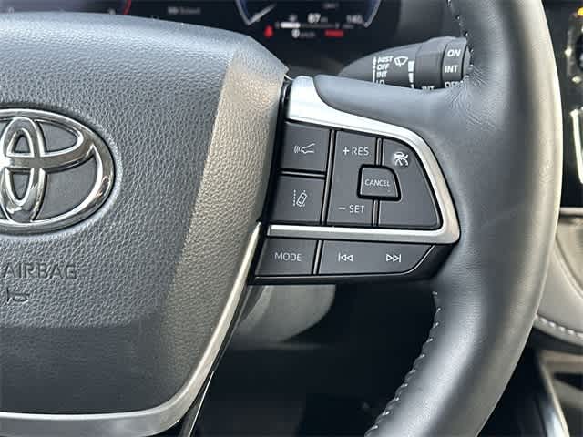 Thumbnail: 2023 Toyota Highlander - 10
