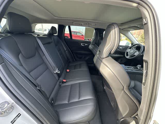 Thumbnail: 2025 Volvo S60 - 24