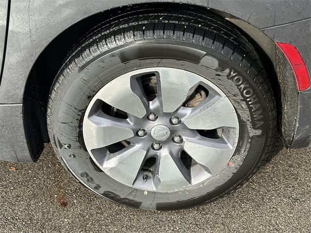 Thumbnail: 2019 Chrysler Pacifica - 5