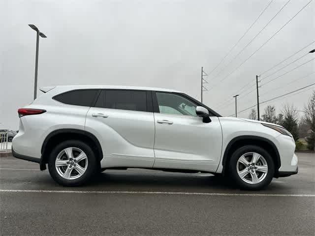 Thumbnail: 2023 Toyota Highlander - 3