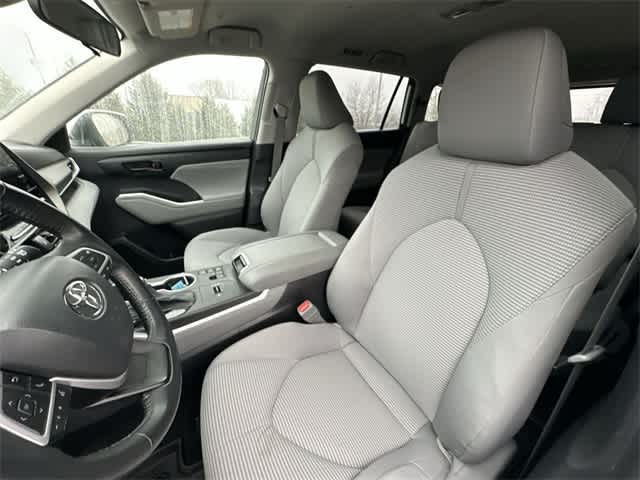 Thumbnail: 2023 Toyota Highlander - 15