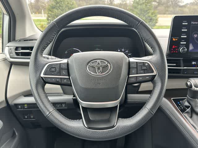 Thumbnail: 2023 Toyota Sienna - 8