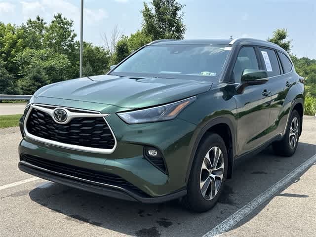 2024 Toyota Highlander XLE Hero Image