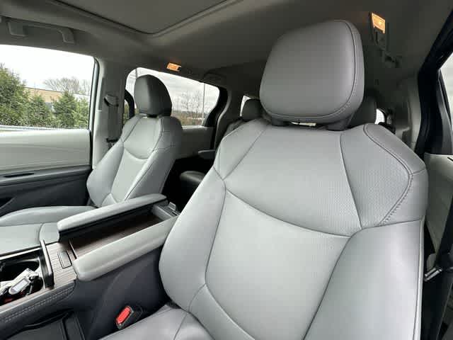 Thumbnail: 2023 Toyota Sienna - 16