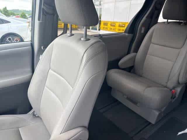 Thumbnail: 2020 Toyota Sienna - 7