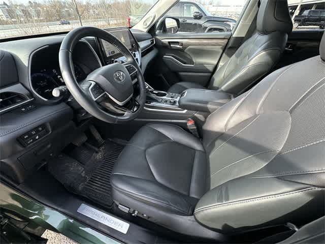 Thumbnail: 2023 Toyota Highlander - 14