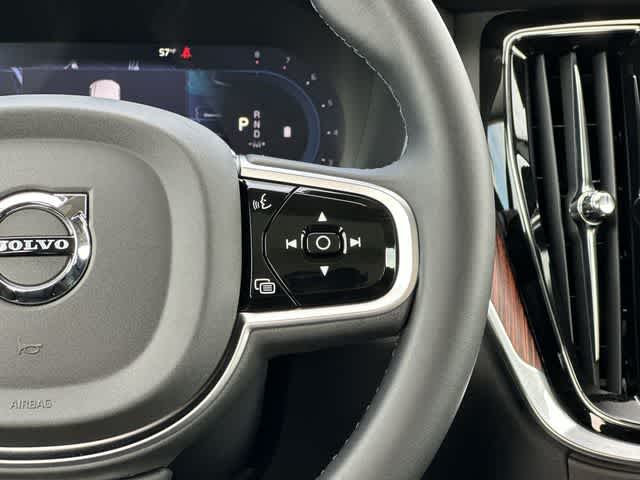 Thumbnail: 2025 Volvo S60 - 10