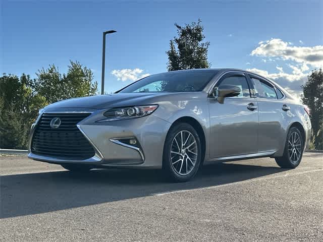 Thumbnail: 2017 Lexus ES - 31