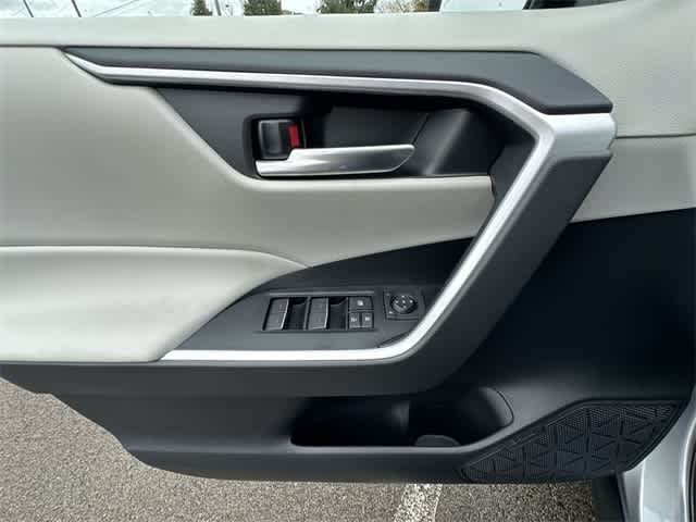 Thumbnail: 2025 Toyota RAV4 - 17