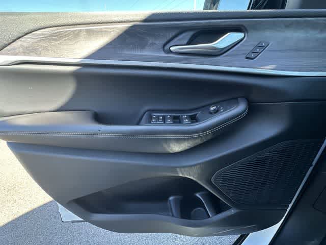 Thumbnail: 2023 Jeep Grand Cherokee - 18