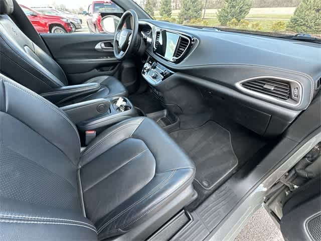 Thumbnail: 2022 Chrysler Pacifica - 17