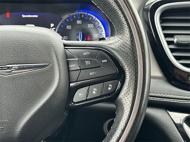 Thumbnail: 2021 Chrysler Pacifica - 10