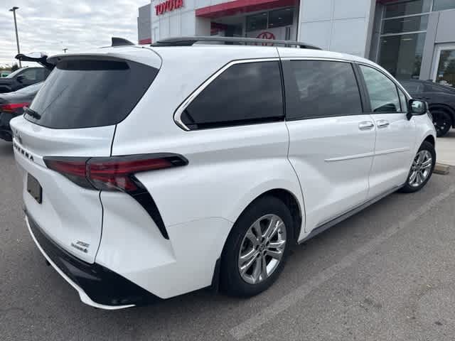 Thumbnail: 2023 Toyota Sienna - 3