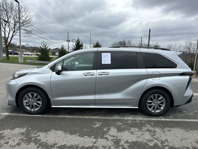 Thumbnail: 2023 Toyota Sienna - 2