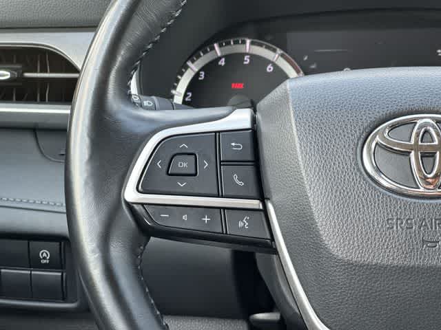 Thumbnail: 2023 Toyota Highlander - 9