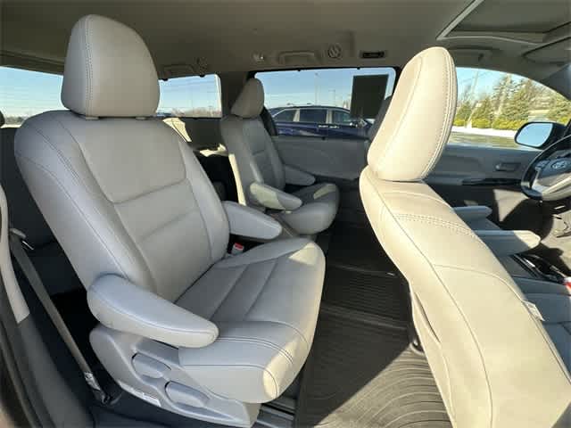 Thumbnail: 2020 Toyota Sienna - 25