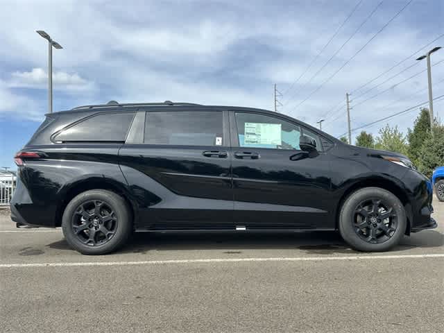 Thumbnail: 2025 Toyota Sienna - 3