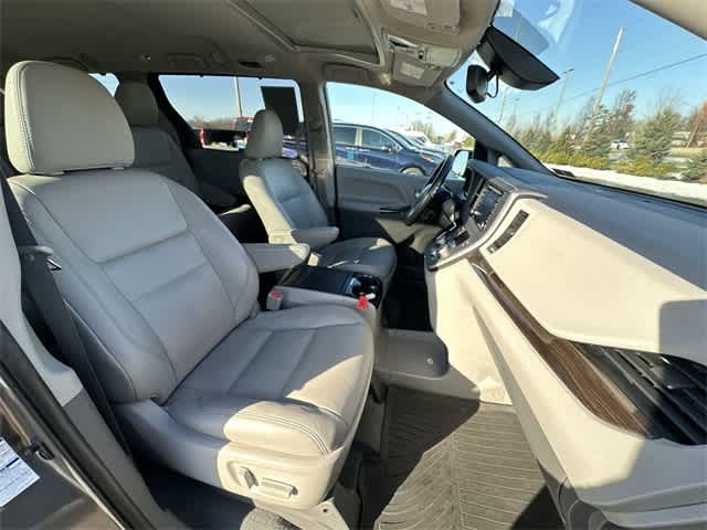 Thumbnail: 2020 Toyota Sienna - 23