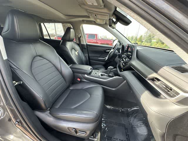 Thumbnail: 2023 Toyota Highlander - 23