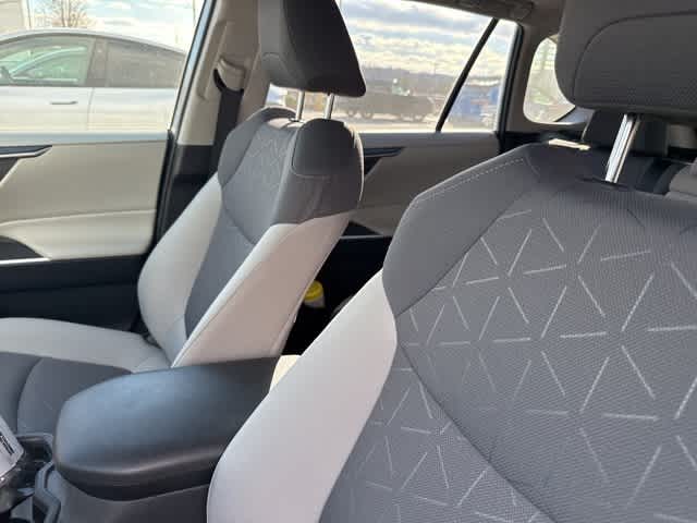 Thumbnail: 2021 Toyota RAV4 - 7