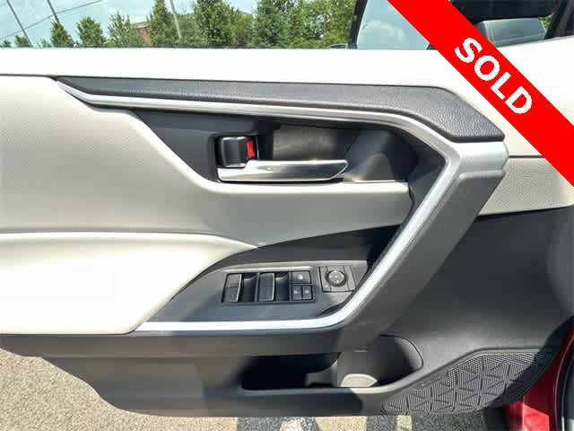 2022 Toyota RAV4 XLE 17