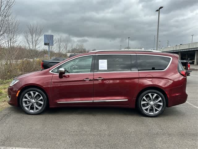 2017 Chrysler Pacifica Limited photo 3
