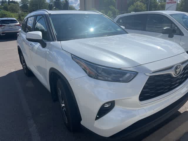 Thumbnail: 2023 Toyota Highlander - 3
