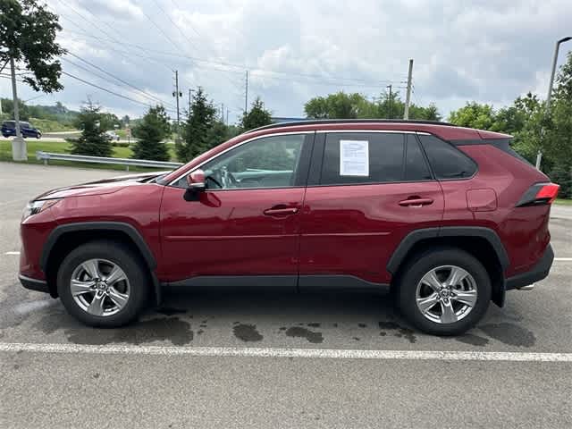 2022 Toyota RAV4 XLE 2