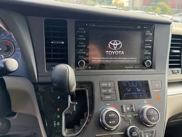 Thumbnail: 2018 Toyota Sienna - 8