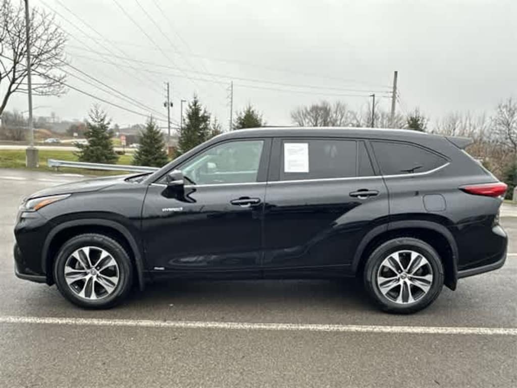 Used 2021 Toyota Highlander Hybrid XLE SUV