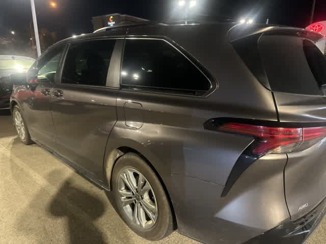 Thumbnail: 2022 Toyota Sienna - 5