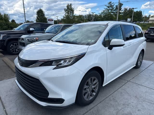 Thumbnail: 2022 Toyota Sienna - 1