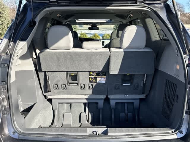 Thumbnail: 2020 Toyota Sienna - 26