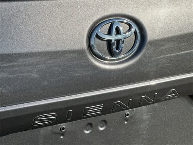 Thumbnail: 2020 Toyota Sienna - 30