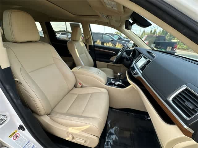 Thumbnail: 2018 Toyota Highlander - 24