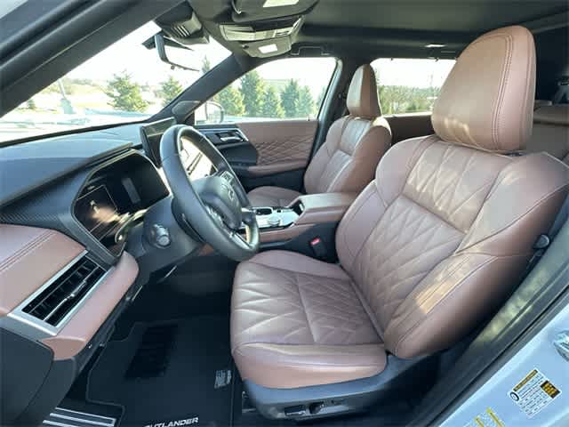 Thumbnail: 2025 Mitsubishi Outlander - 18