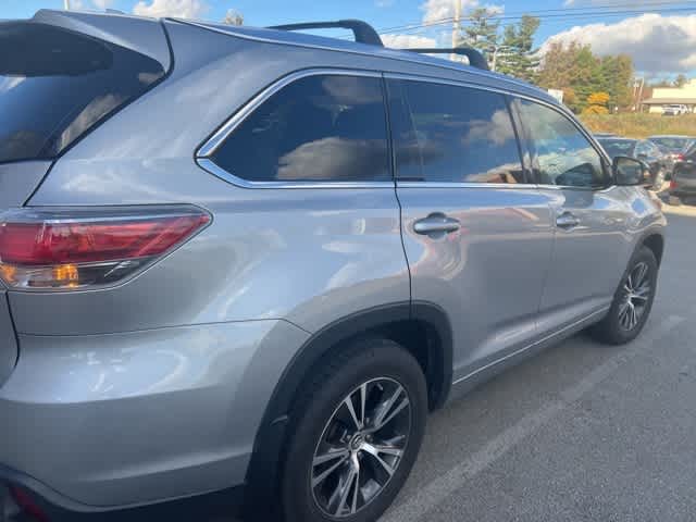 Thumbnail: 2016 Toyota Highlander - 5