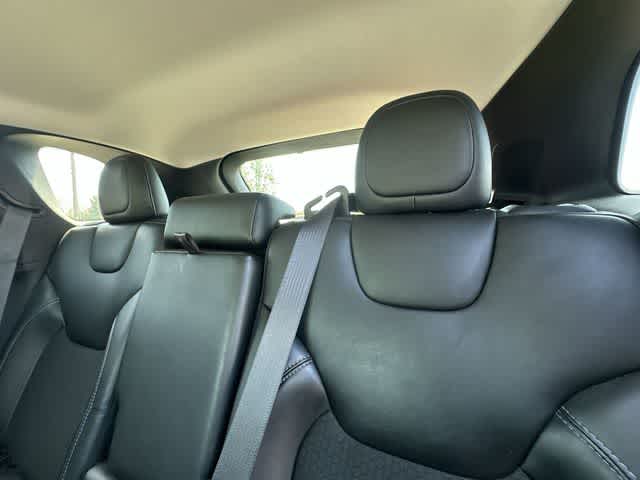 Thumbnail: 2019 Jeep Cherokee - 17