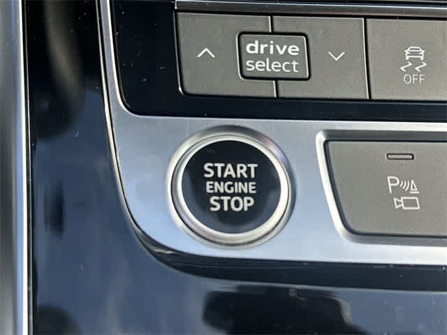 Thumbnail: 2023 Audi Q8 - 11