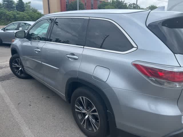 Thumbnail: 2016 Toyota Highlander - 4