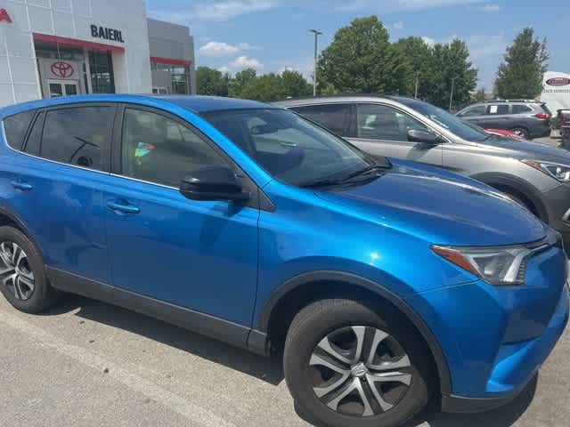 Thumbnail: 2018 Toyota RAV4 - 7