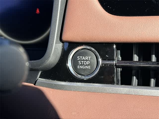 Thumbnail: 2025 Mitsubishi Outlander - 11