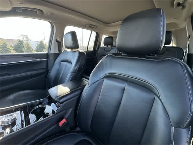 Thumbnail: 2022 Jeep Grand Cherokee - 17