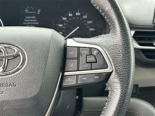 Thumbnail: 2022 Toyota Sienna - 10