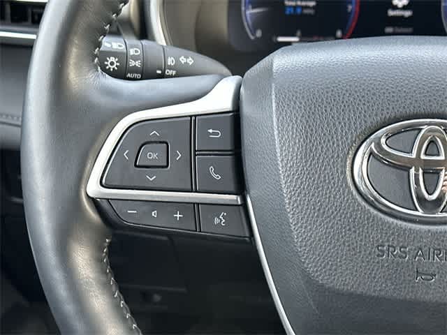 Thumbnail: 2023 Toyota Highlander - 9