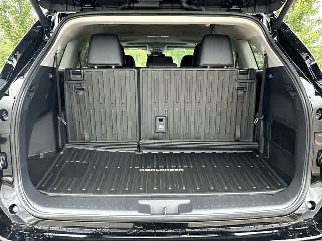 Thumbnail: 2024 Toyota Highlander - 25