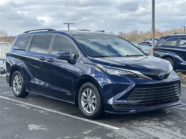 Thumbnail: 2021 Toyota Sienna - 21
